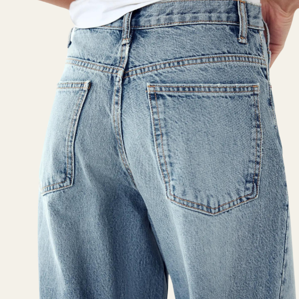 Dunya | Vida jeans med korsad midja